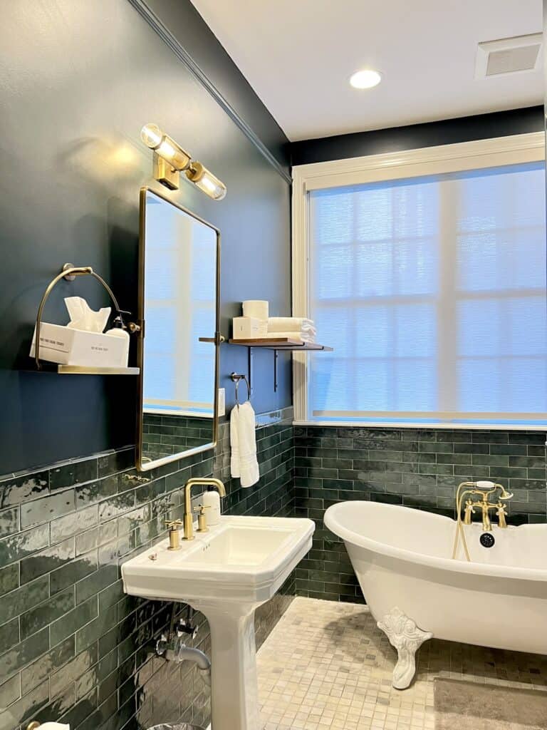 bathroom of suite in bed and breakfast savannah.