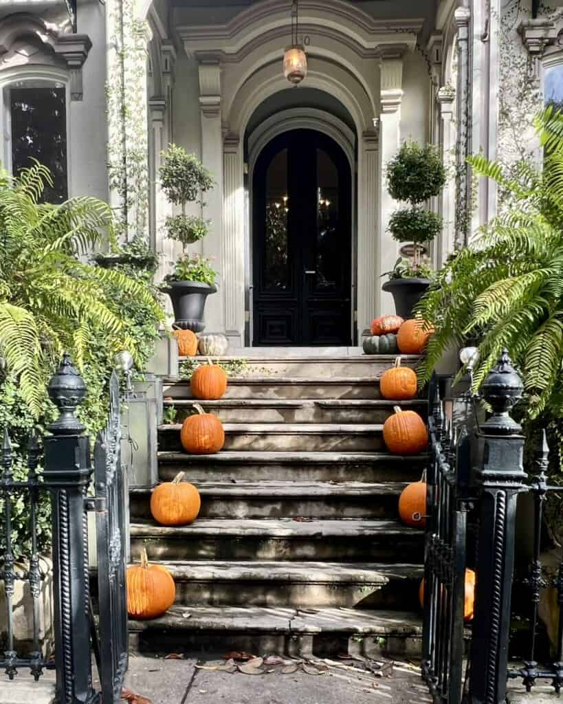 Savannah hotel decorated with pumpkins.